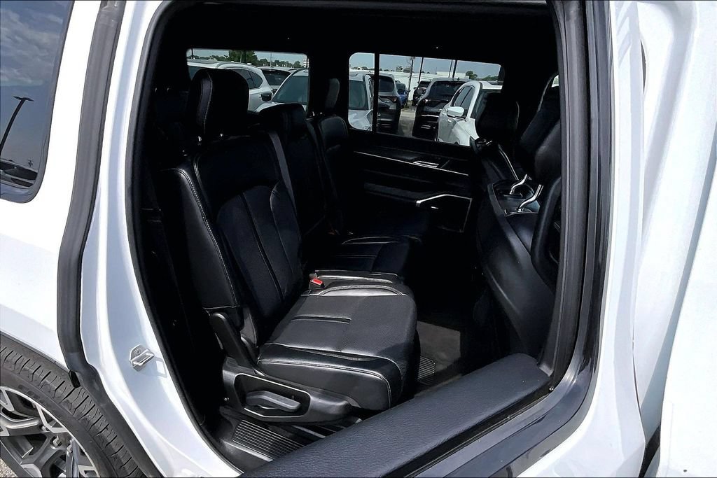 Used 2024 Jeep Wagoneer Series III w/ Flexible Seating Group AWD/4WD image 36