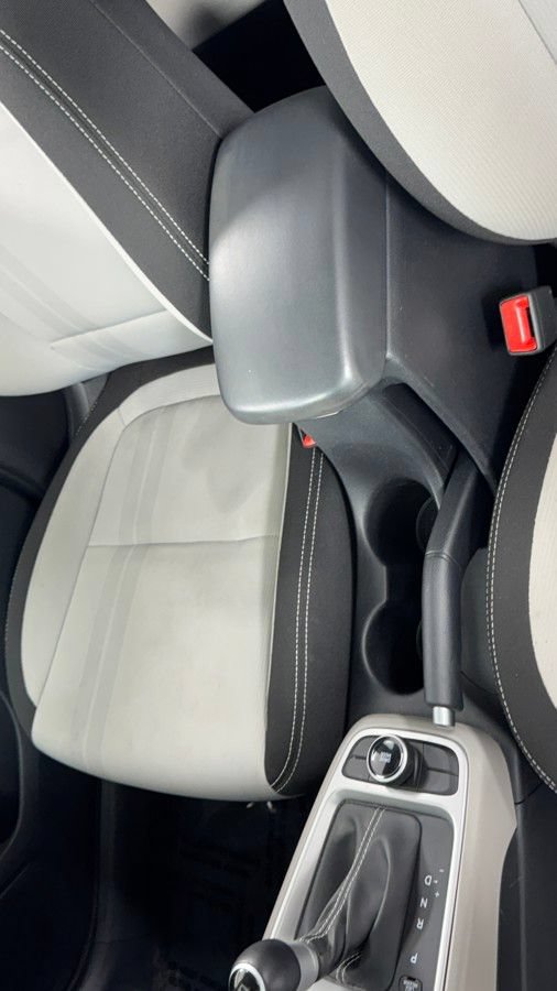 Used 2025 Hyundai Venue SEL FWD image 32