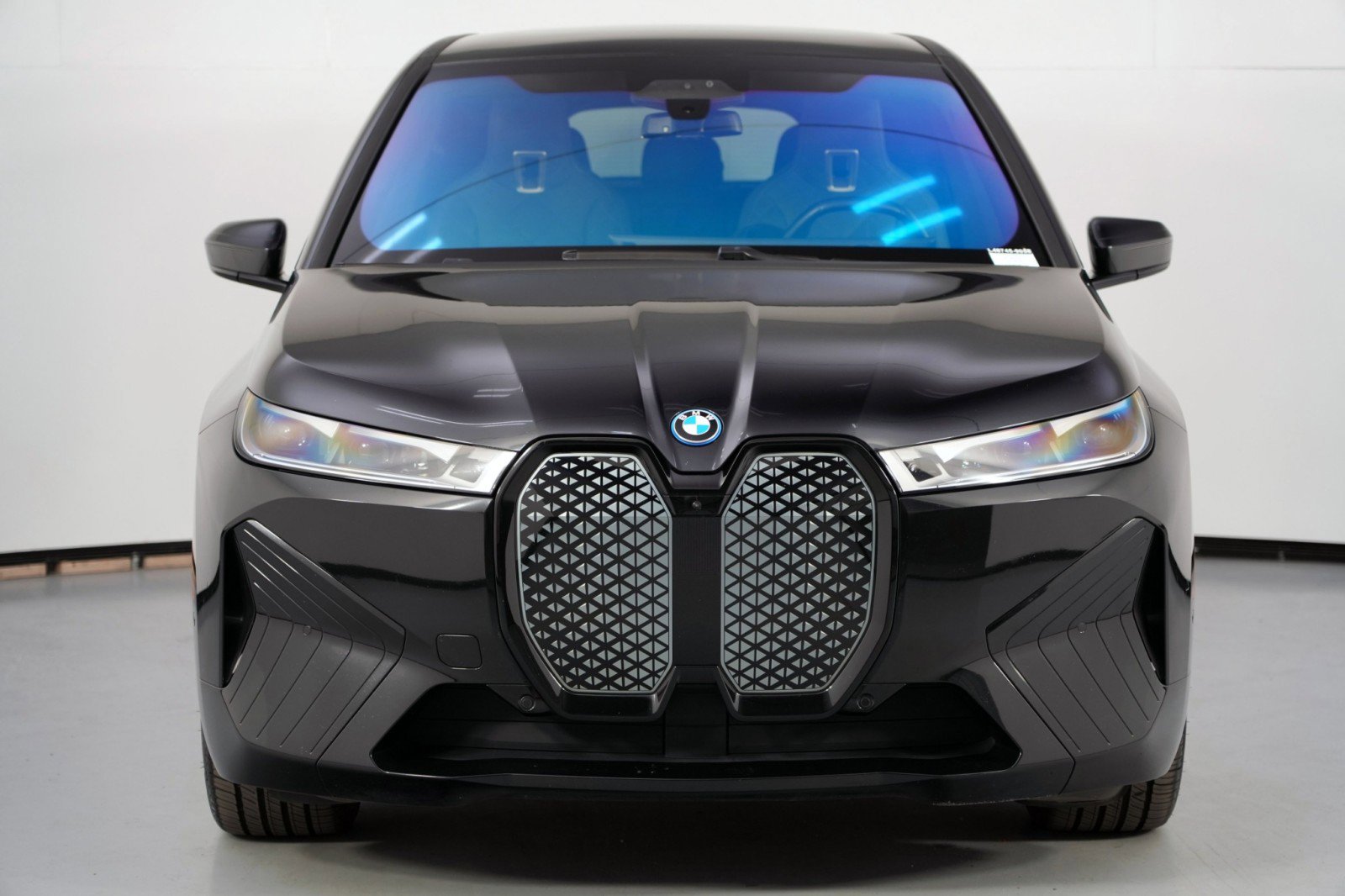 Used 2023 BMW iX M60 w/ Executive Package image 49