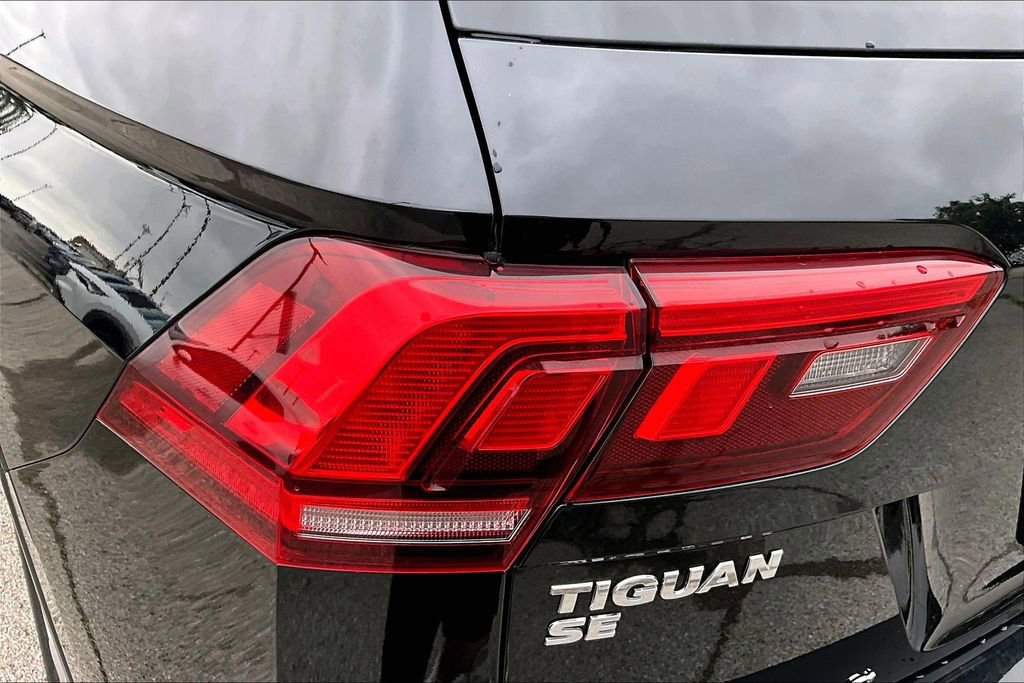 Used 2018 Volkswagen Tiguan SEL AWD/4WD image 40