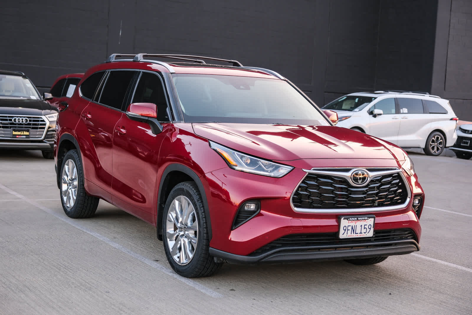 Used 2023 Toyota Highlander Limited FWD image 3