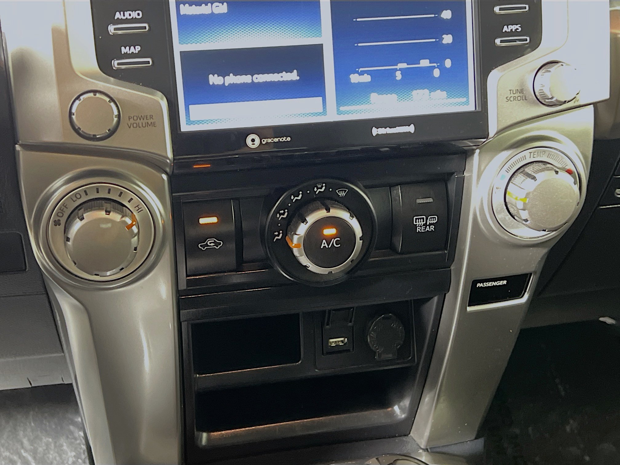 Used 2024 Toyota 4Runner SR5 AWD/4WD image 26