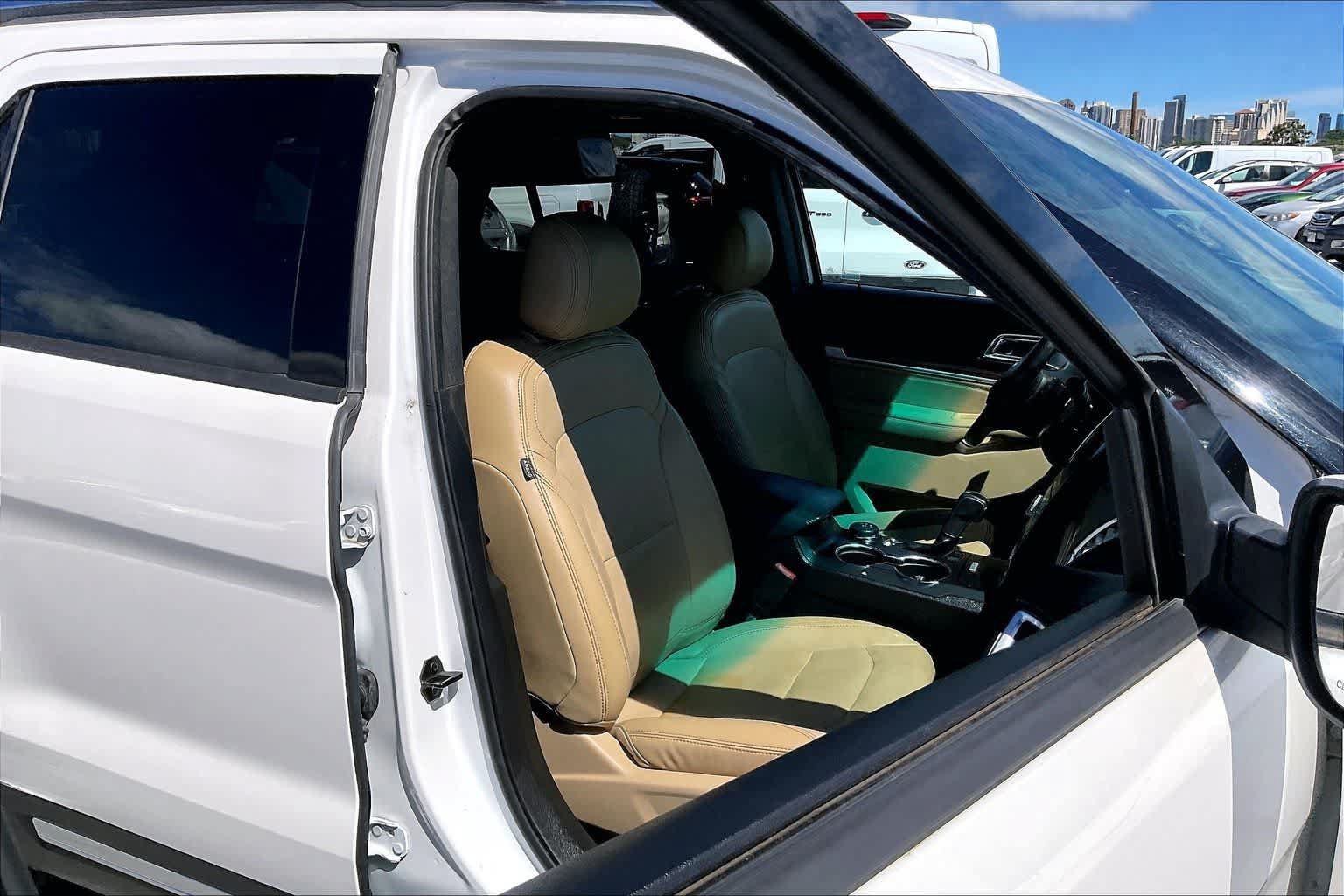 Used 2016 Ford Explorer Limited w/ Equipment Group 301A AWD/4WD image 13