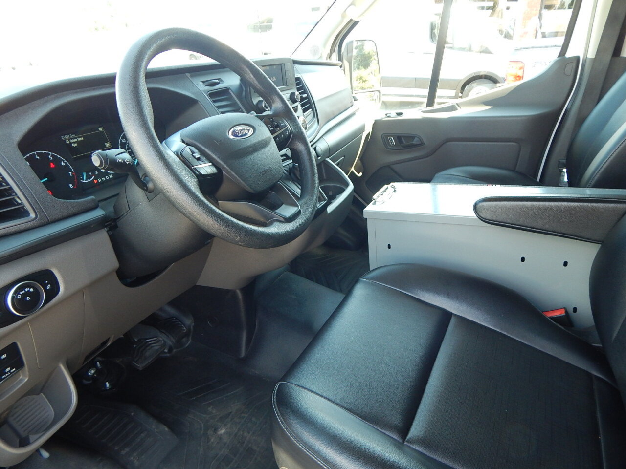 Used 2025 Ford Transit 250 148 Medium Roof RWD image 16