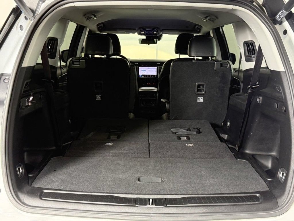 Used 2023 Jeep Grand Cherokee L Limited w/ Luxury Tech Group II AWD/4WD image 9
