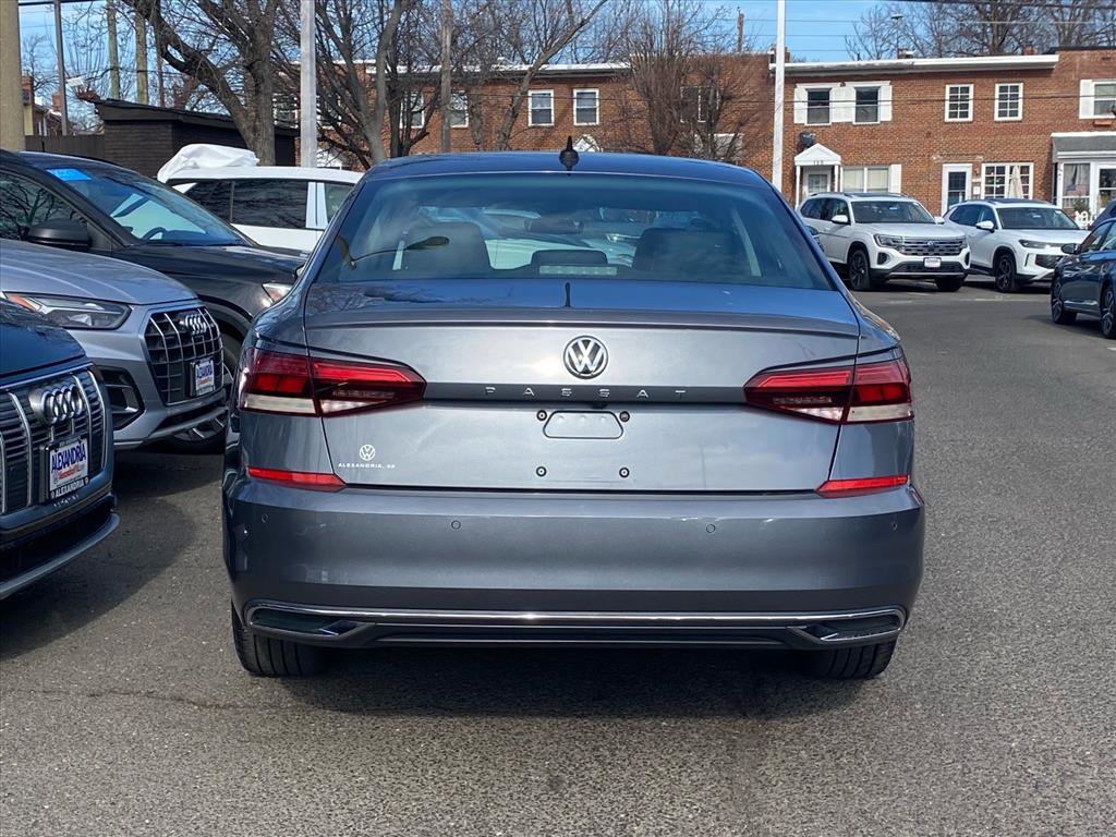 Used 2020 Volkswagen Passat 2.0T SEL image 4