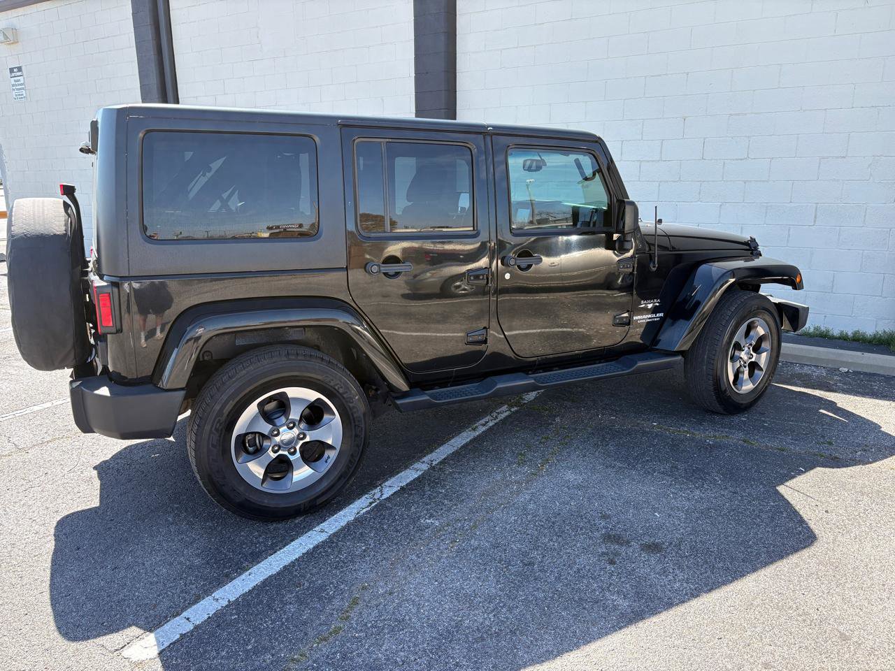 Used 2016 Jeep Wrangler Unlimited Sahara image 4