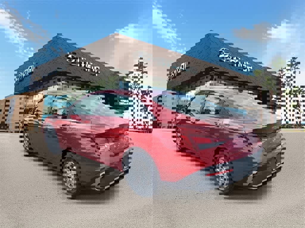 New 2025 Hyundai Elantra SE image 2