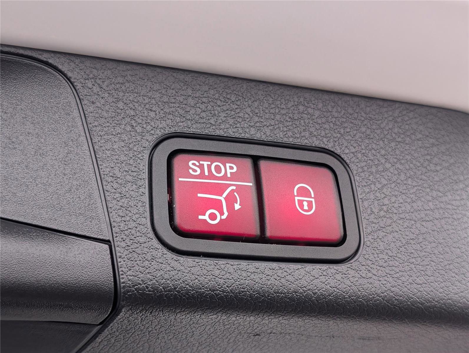 Used 2021 Mercedes-Benz GLB 250 4MATIC image 14