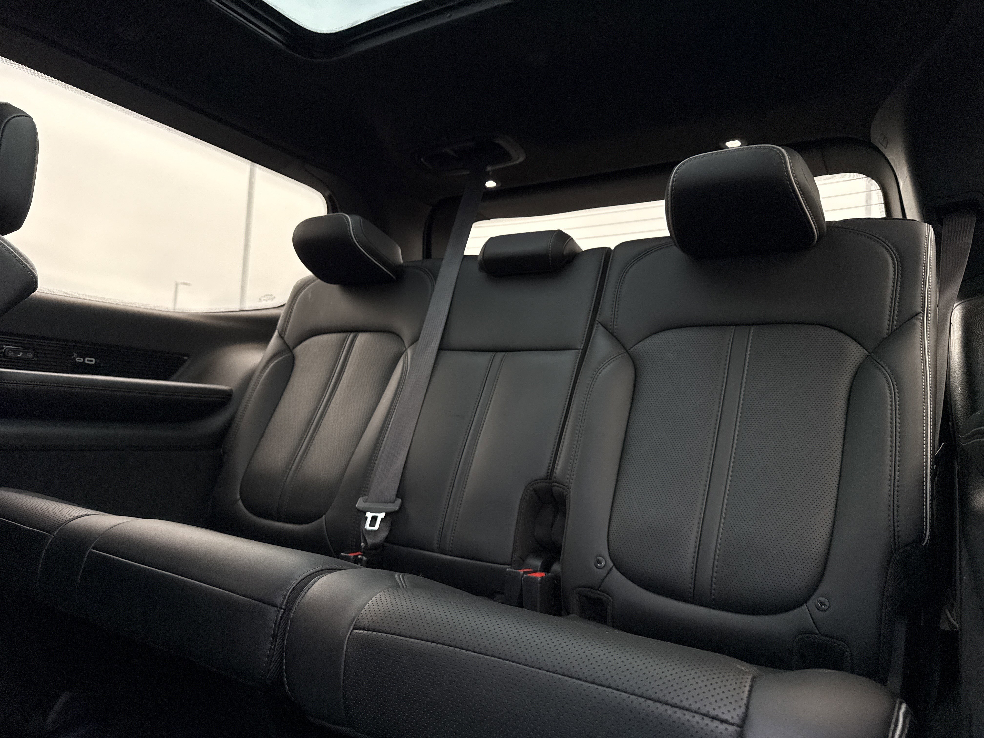 Used 2022 Jeep Grand Wagoneer Series II w/ Premium Group II image 32