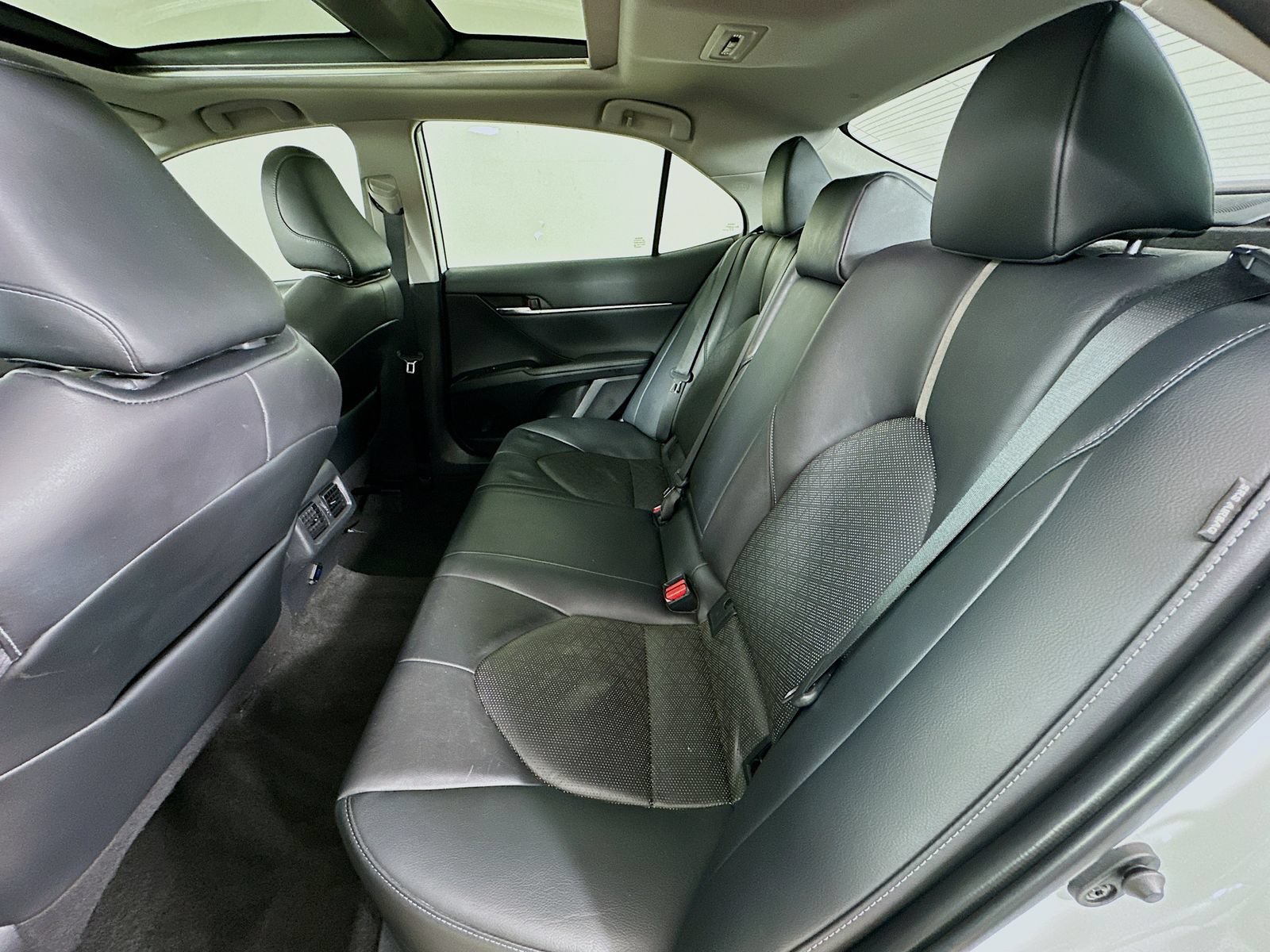 Used 2020 Toyota Camry XSE FWD image 35