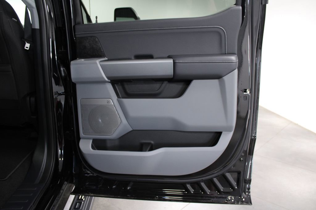 New 2025 Ford F250 XLT w/ Black Appearance Package image 32