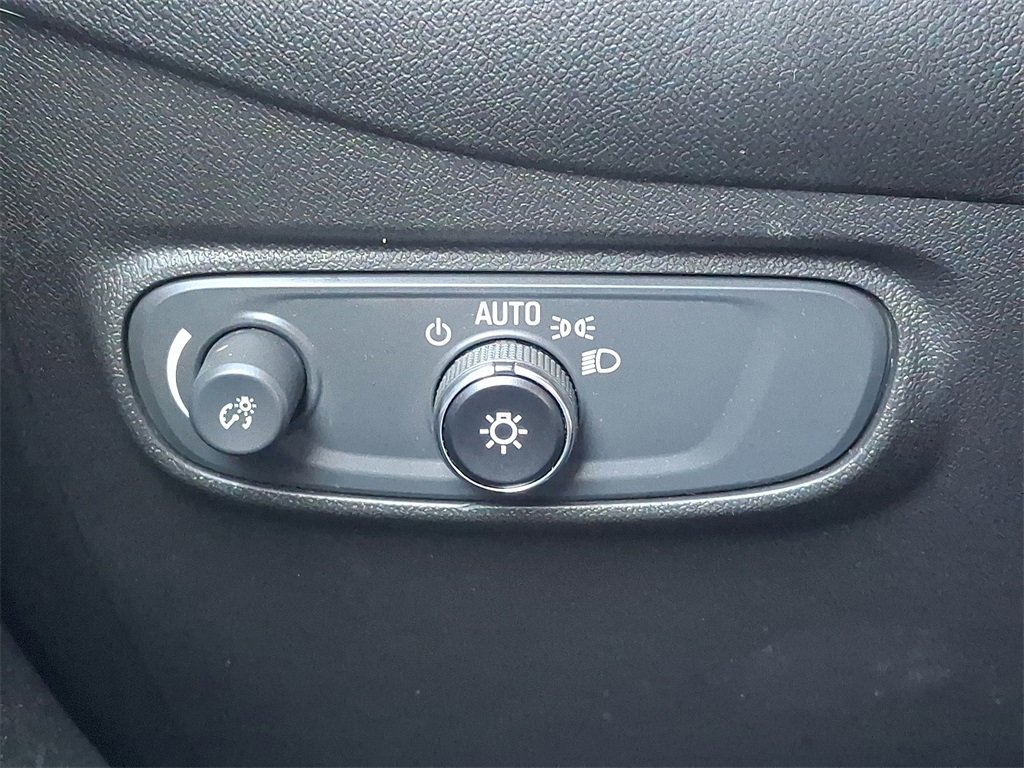 Used 2023 Chevrolet Equinox LT image 25