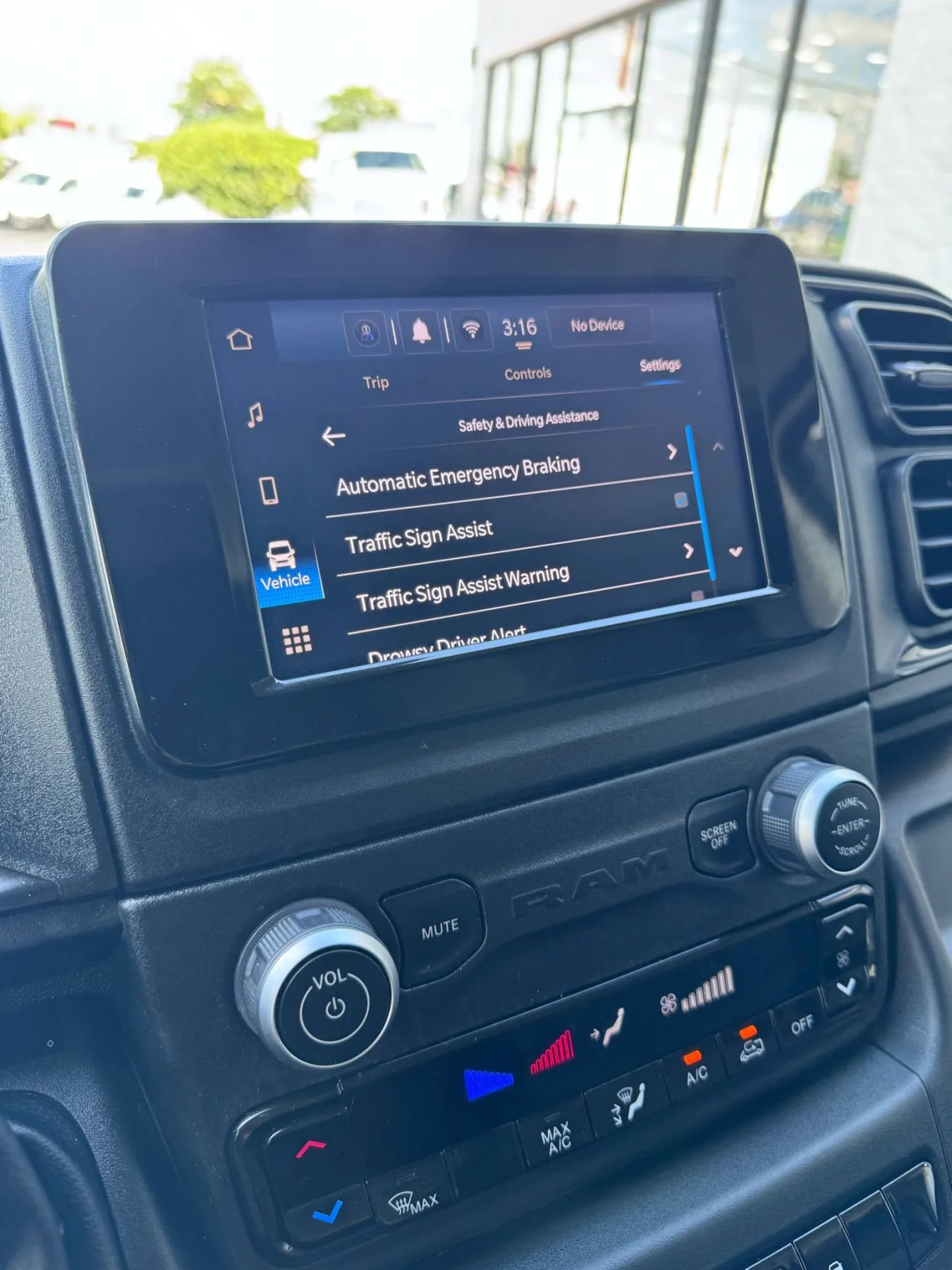 Used 2023 RAM ProMaster 2500 image 27