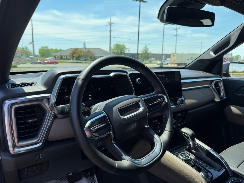 Used 2025 GMC Canyon Denali AWD/4WD image 12