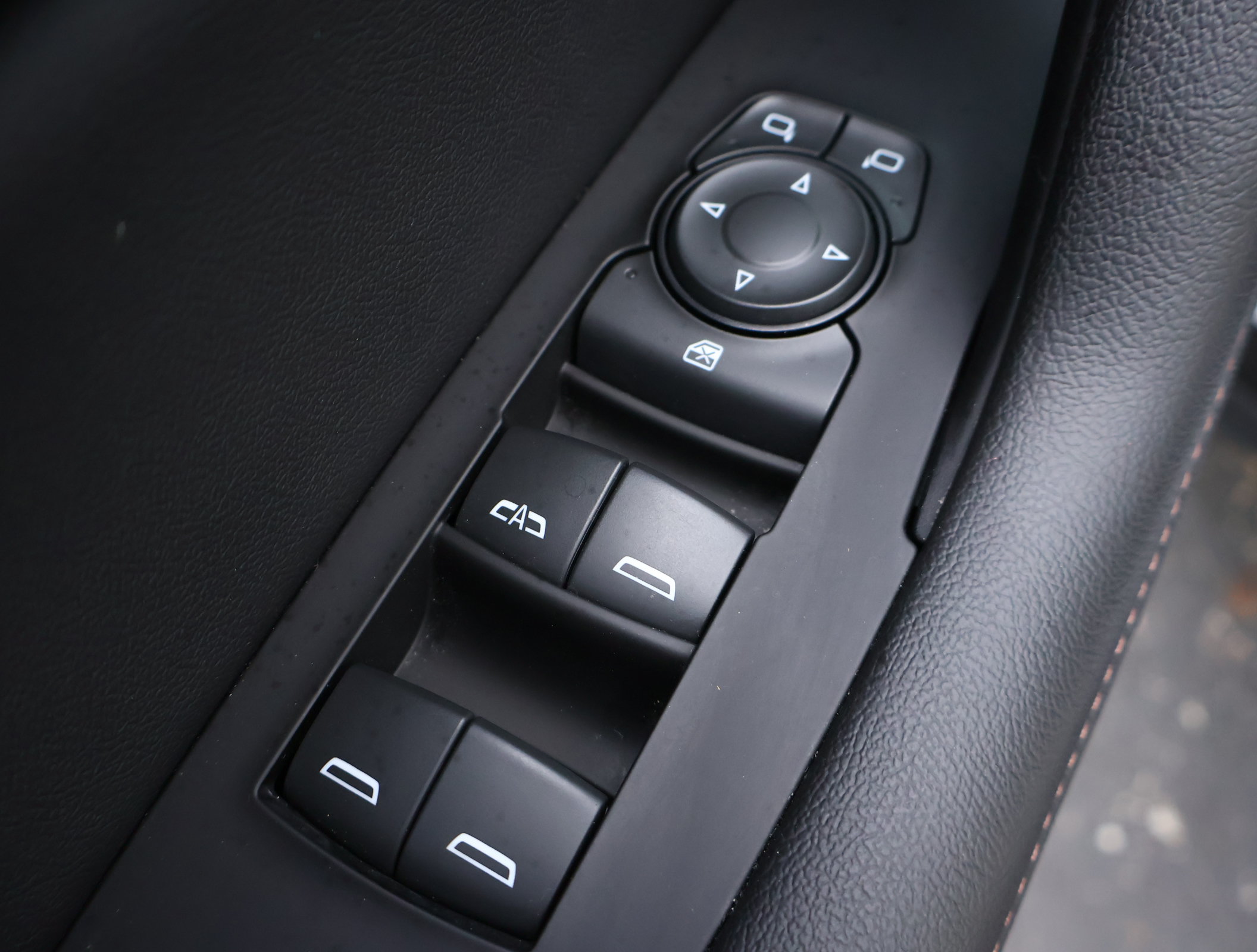 Used 2024 Chevrolet Blazer Premier w/ Driver Confidence II Package FWD image 8