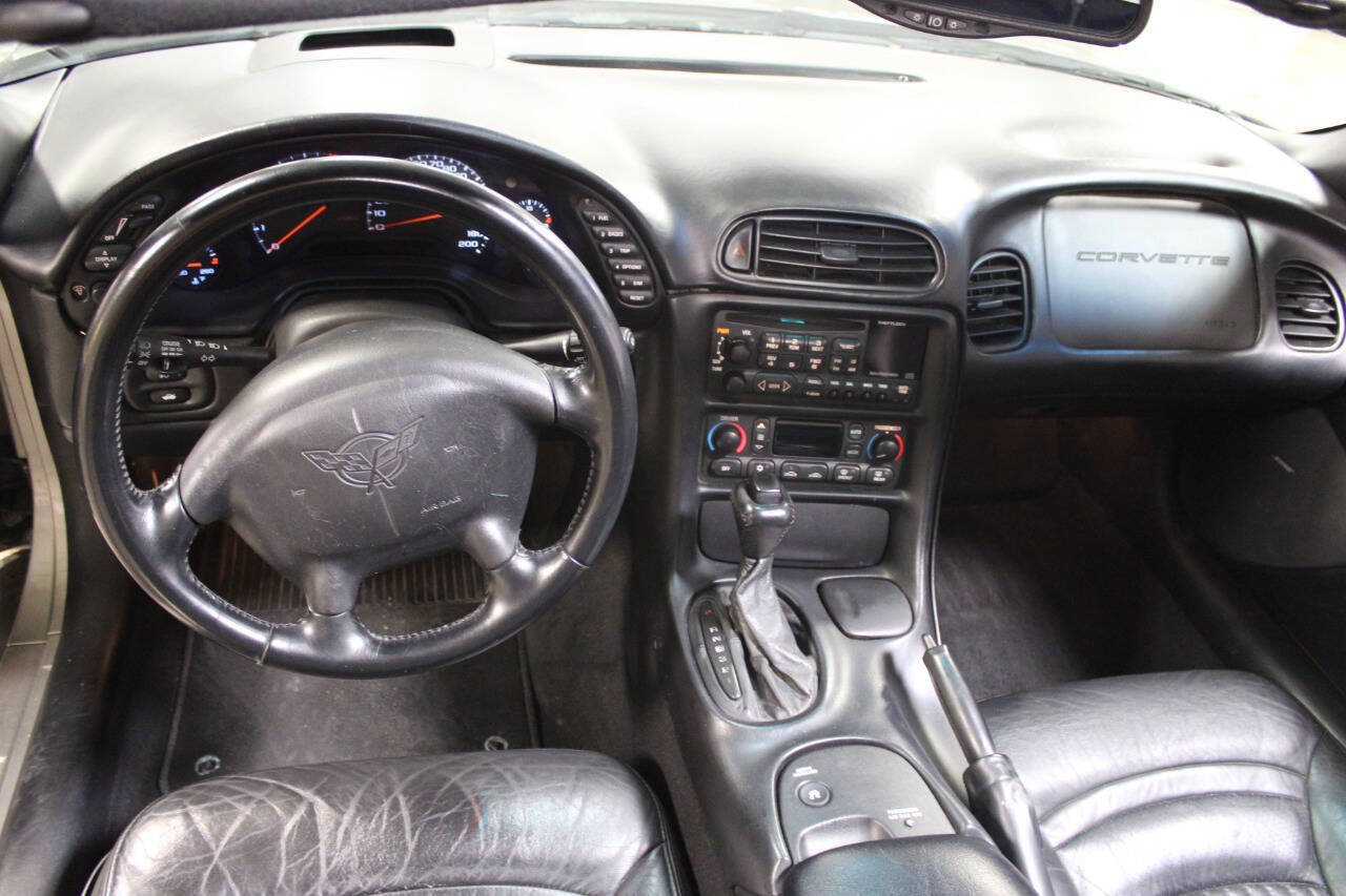 Used 2001 Chevrolet Corvette Coupe w/ Preferred Equipment Group2 RWD image 34