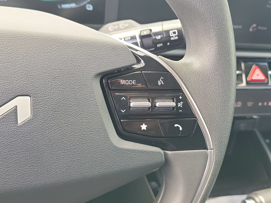 Certified 2025 Kia Niro LX FWD image 10