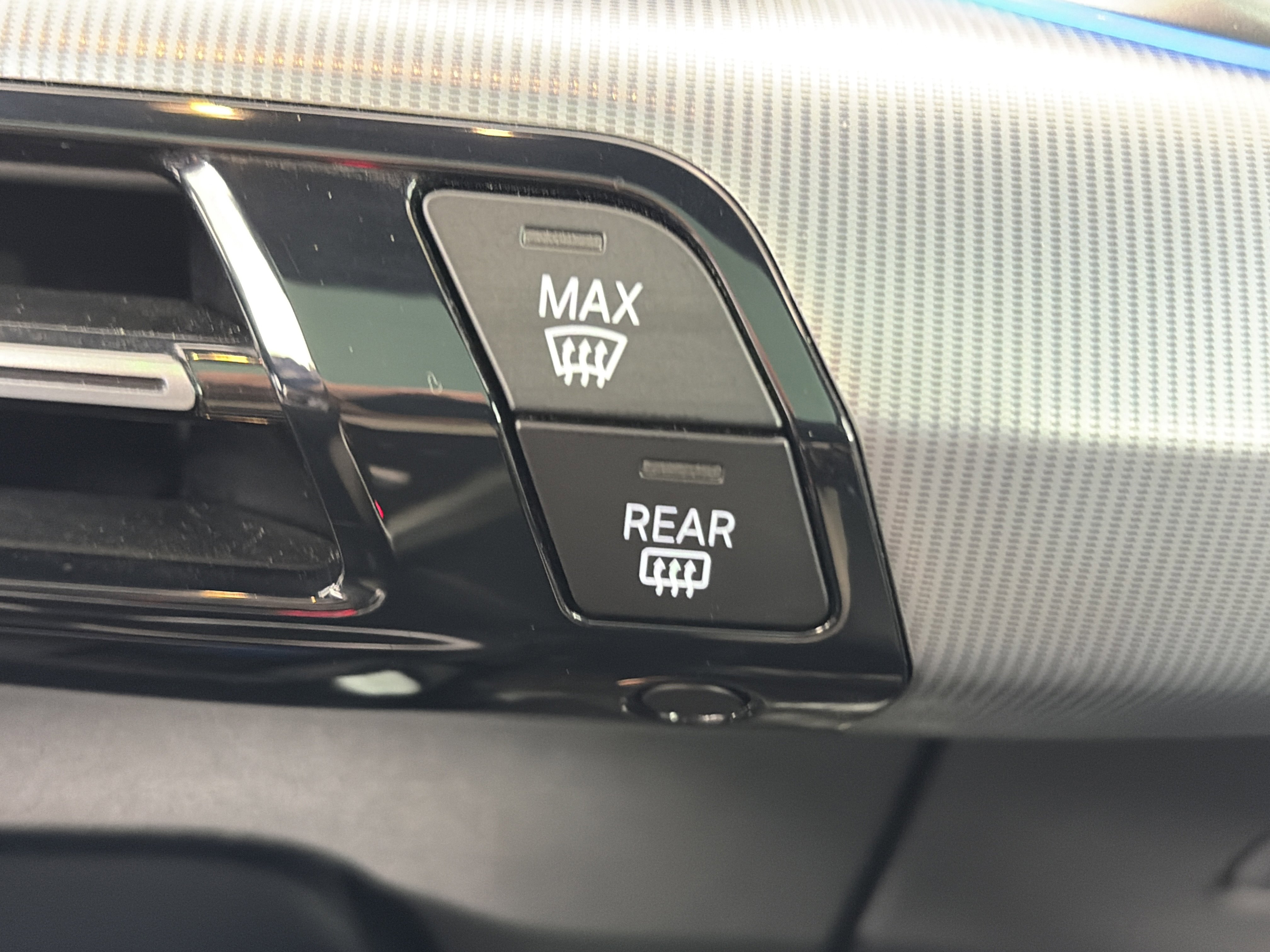 Used 2024 BMW X2 xDrive28i w/ Convenience Package image 26