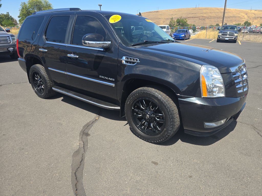 Used 2011 Cadillac Escalade Luxury AWD/4WD image 2