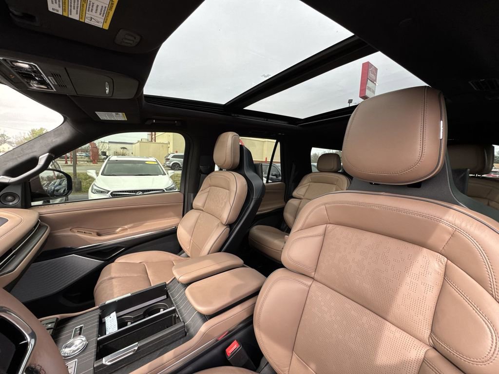 Used 2025 Lincoln Navigator Black Label AWD/4WD image 22