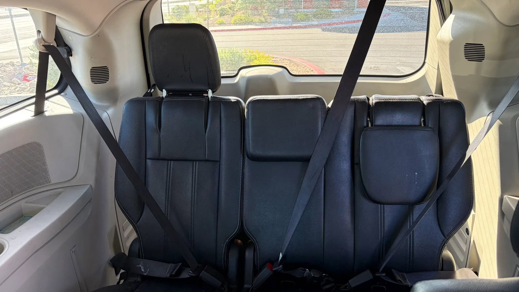 Used 2015 Chrysler Town & Country Touring FWD image 10