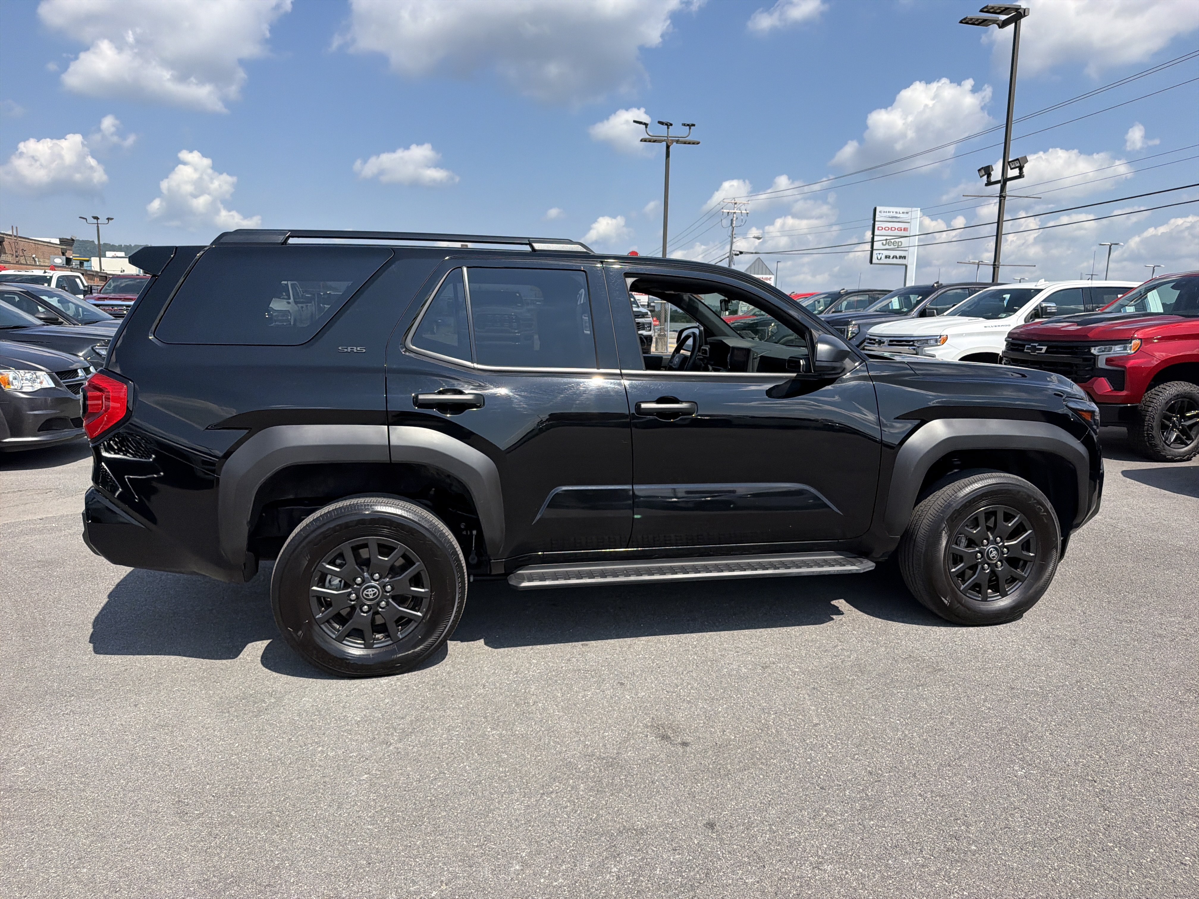 Used 2025 Toyota 4Runner SR5 AWD/4WD image 5