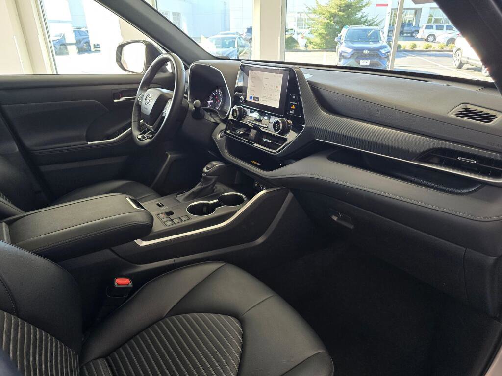 Used 2024 Toyota Highlander XSE image 47