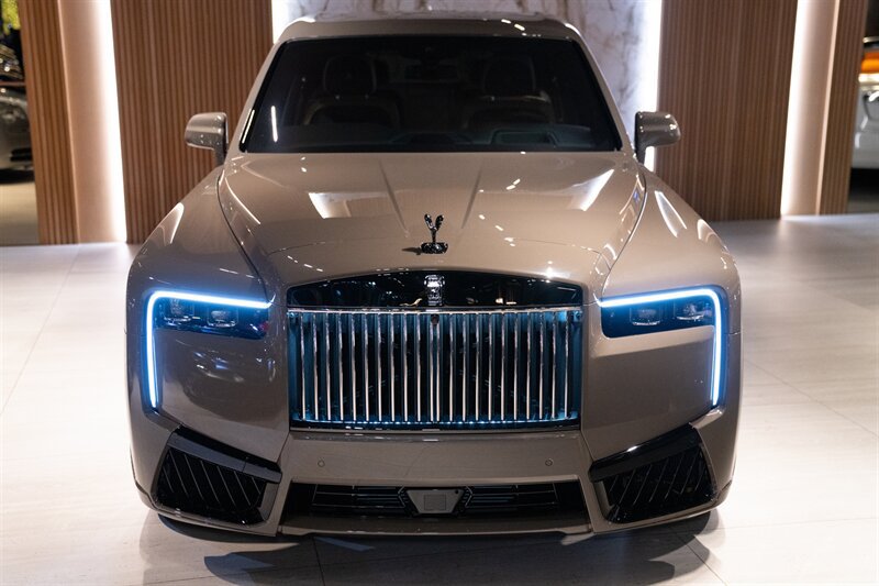 Used 2027 Rolls-Royce Cullinan Black Badge AWD/4WD image 7