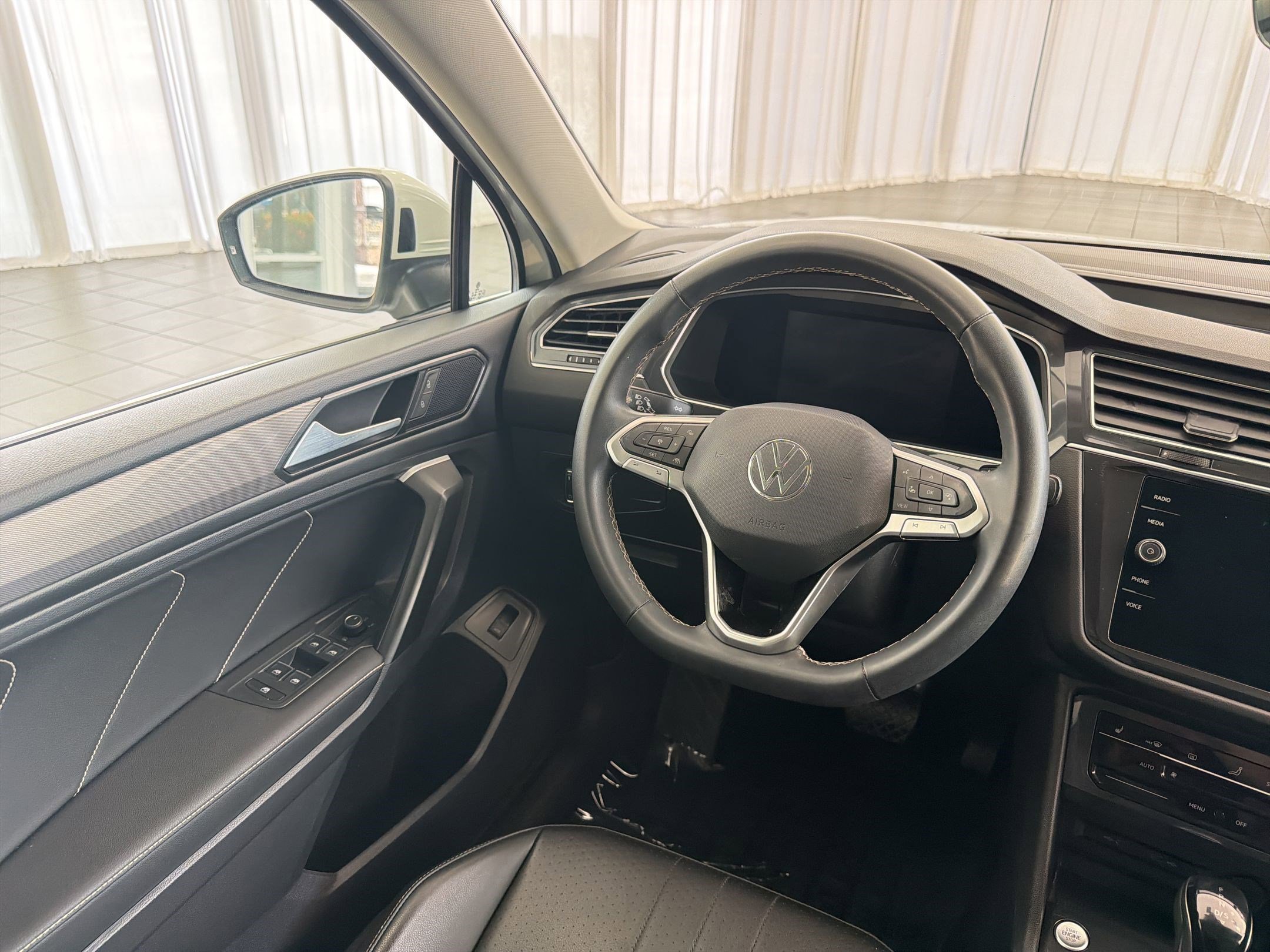 Used 2022 Volkswagen Tiguan SE FWD image 23
