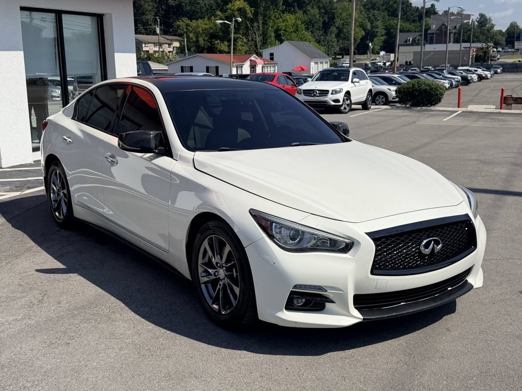 Used 2017 INFINITI Q50 Signature Edition w/ All Weather Package (L93) AWD/4WD image 9