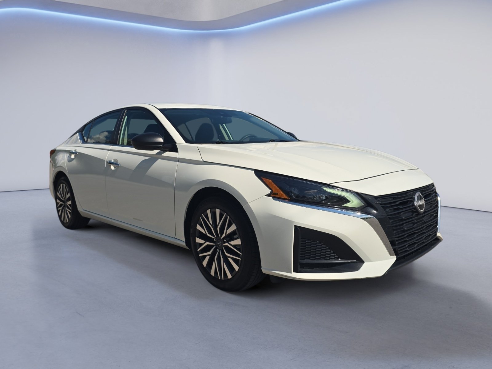 Used 2025 Nissan Altima 2.5 SV FWD image 8