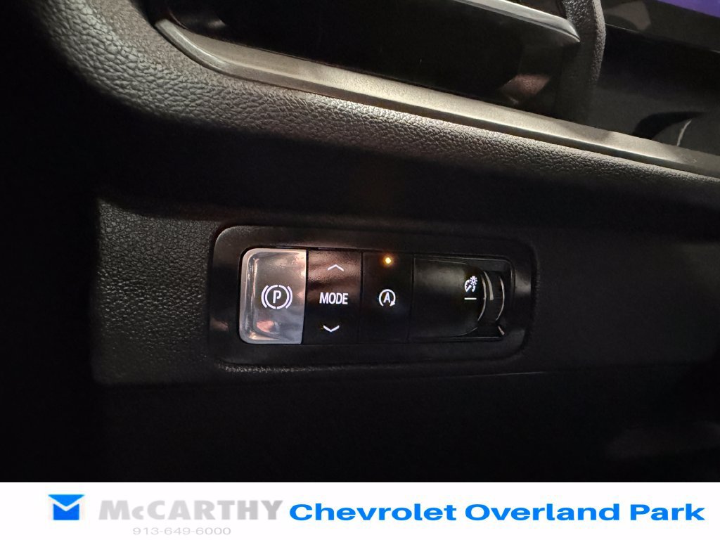 Used 2024 Chevrolet Traverse LT w/ Trailering Package FWD image 17