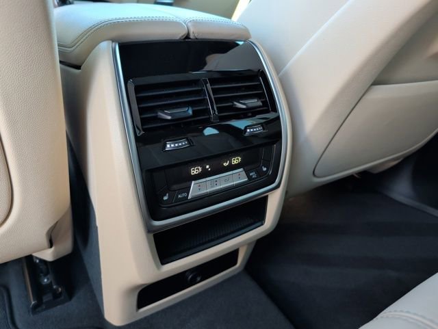Used 2022 BMW X5 xDrive40i w/ Premium Package AWD/4WD image 39