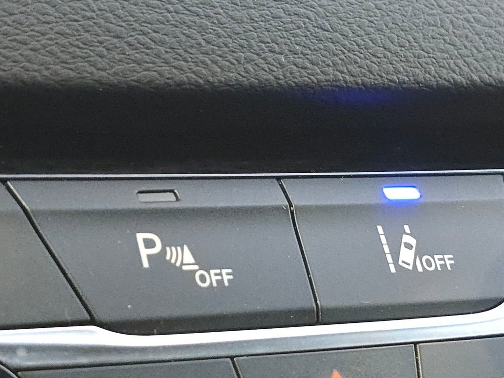 Used 2022 Chrysler Pacifica Touring-L image 6