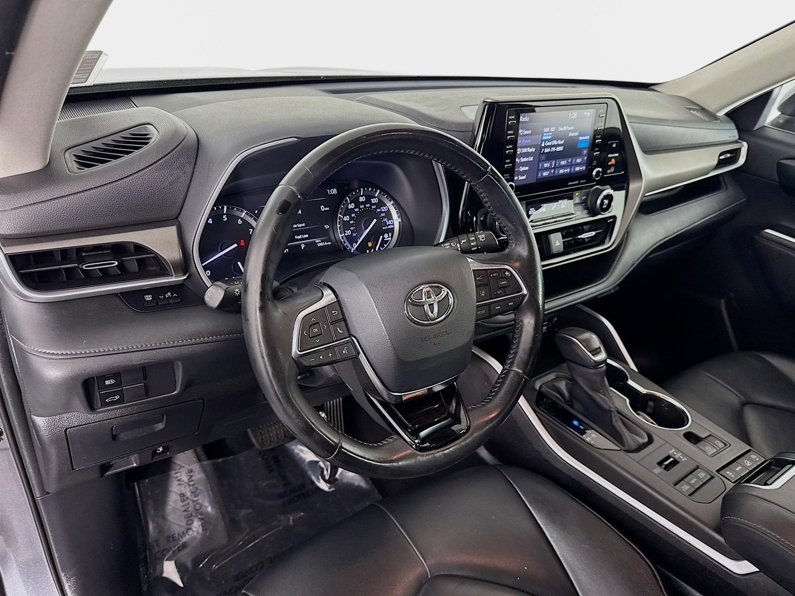 Used 2020 Toyota Highlander XLE image 9