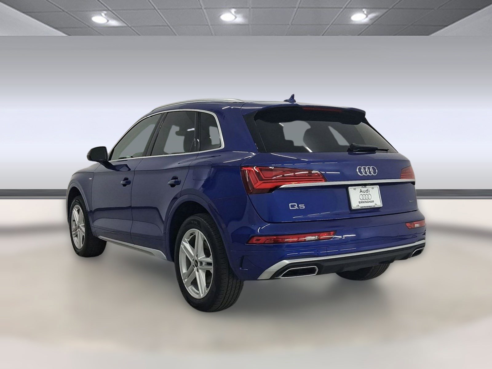 Used 2024 Audi Q5 e Premium Plus w/ Premium Plus Package image 3