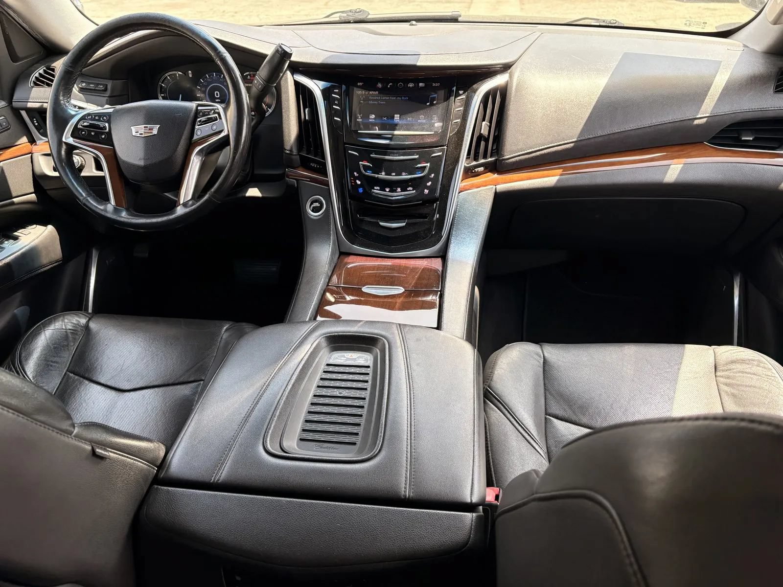 Used 2019 Cadillac Escalade ESV Luxury RWD image 5