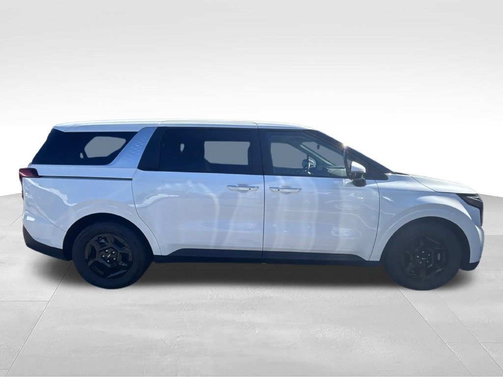 Certified 2026 Kia Carnival LX FWD image 7