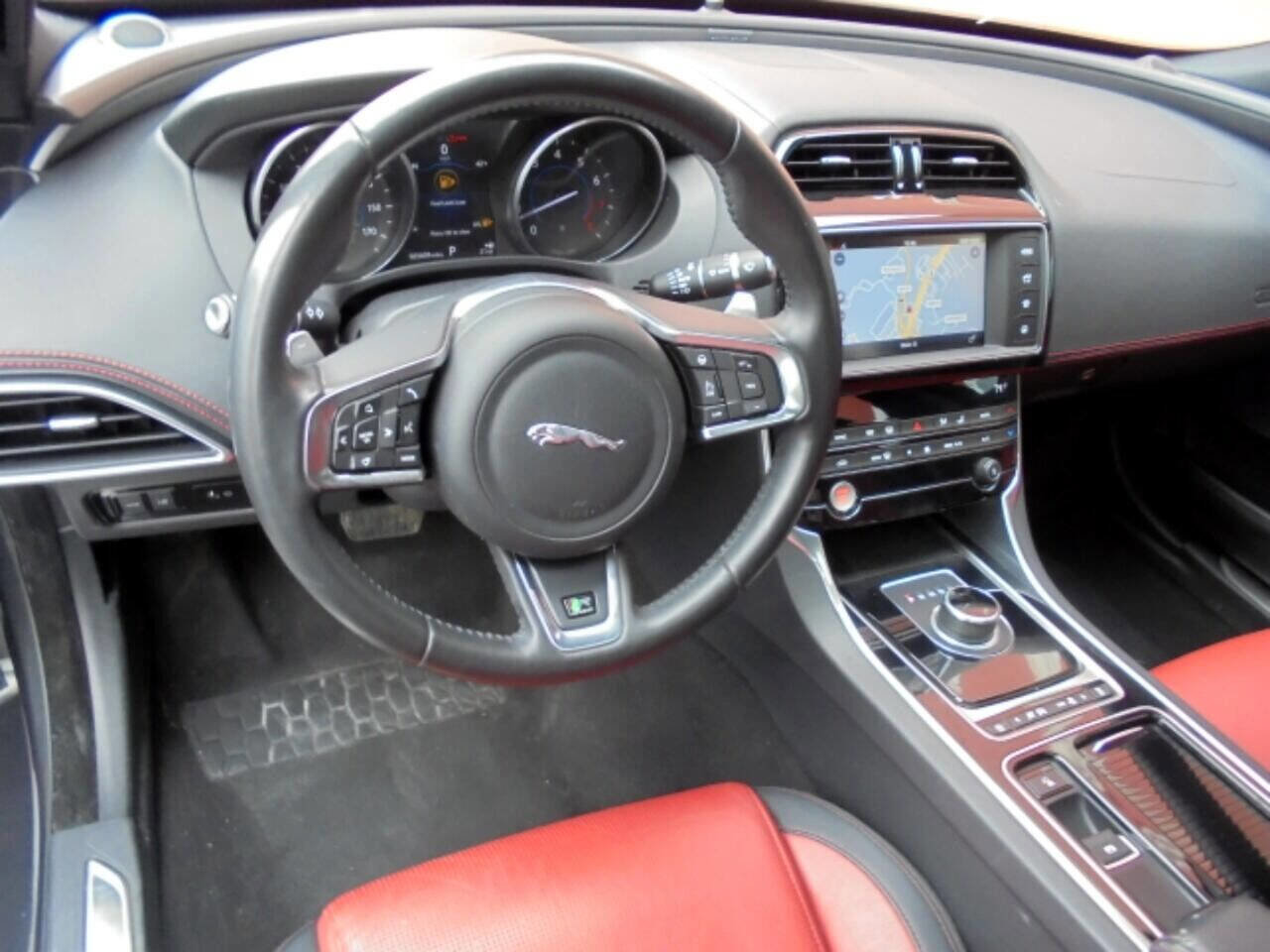 Used 2018 Jaguar XE R-Sport image 16