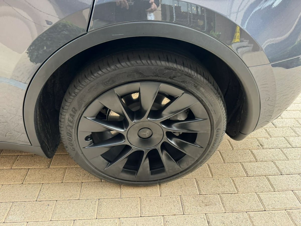 Used 2023 Tesla Model Y Long Range AWD/4WD image 32
