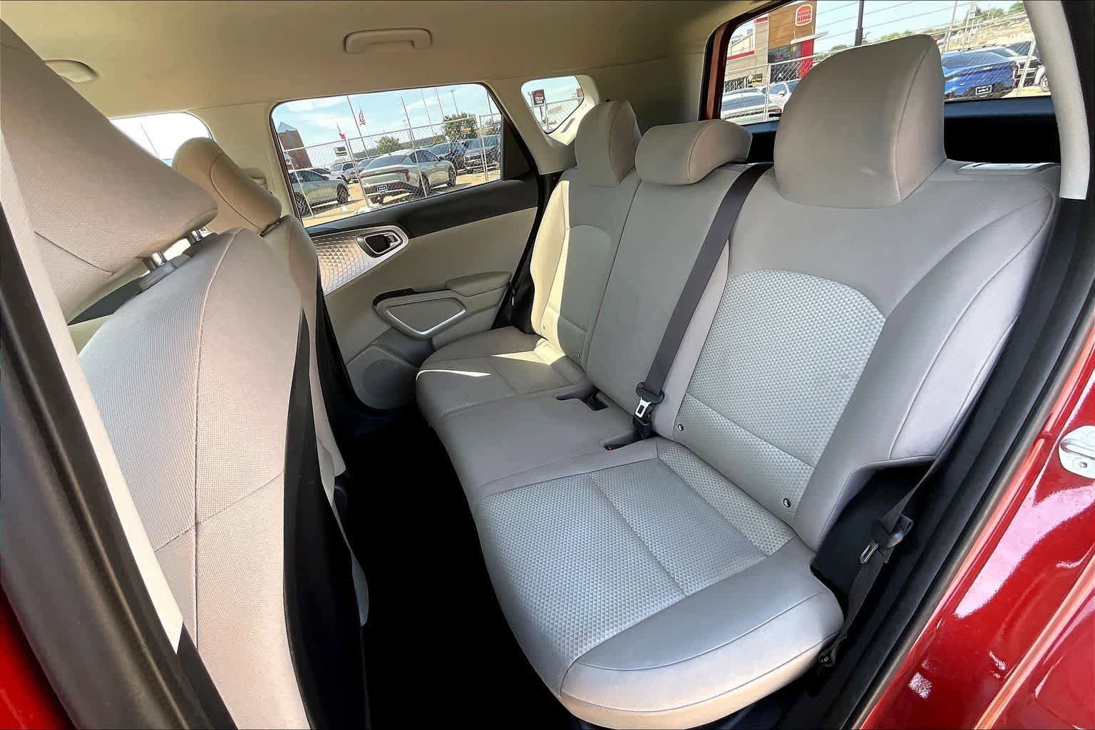 Used 2020 Kia Soul LX FWD image 28