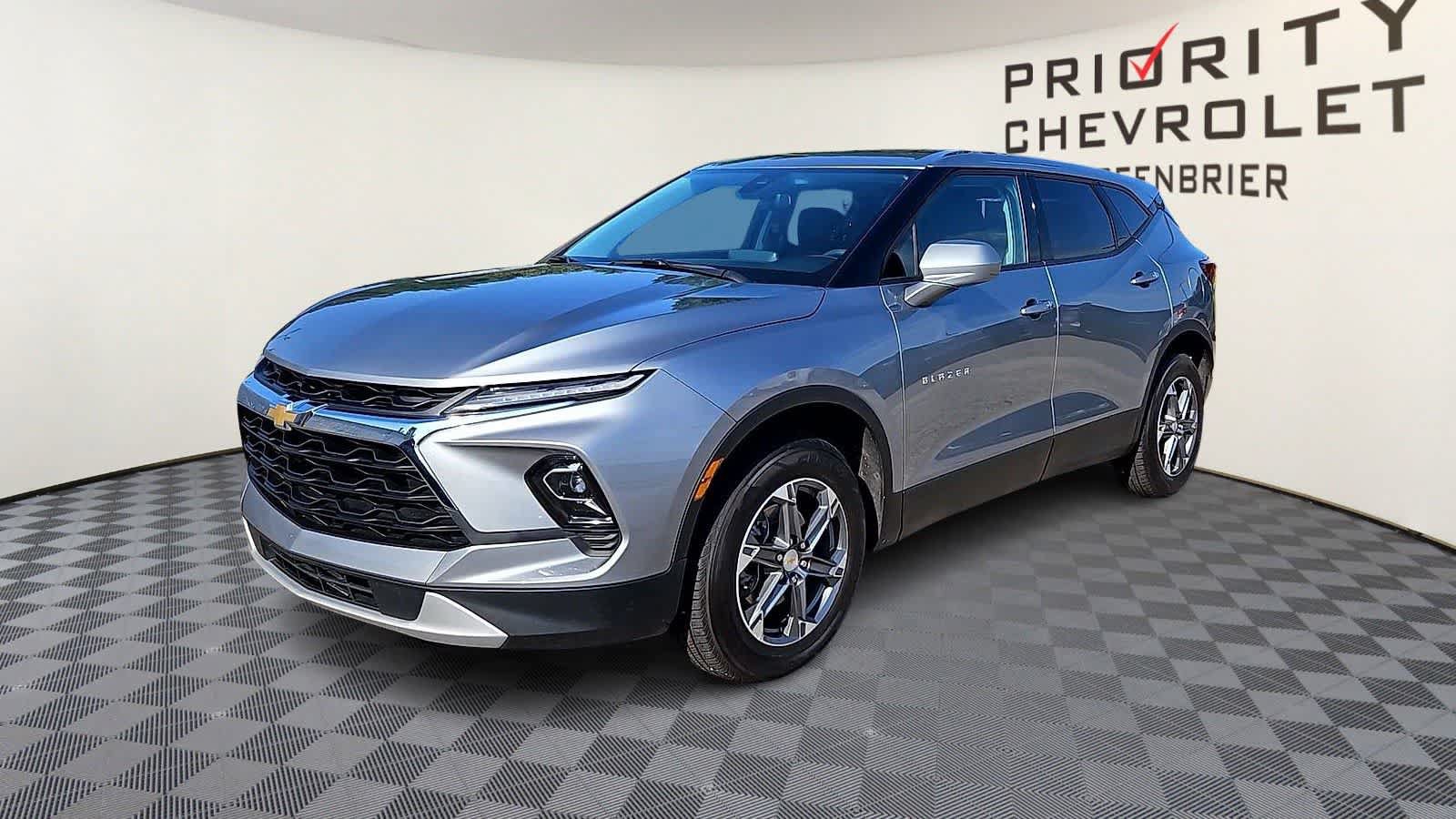 Used 2025 Chevrolet Blazer LT FWD image 4