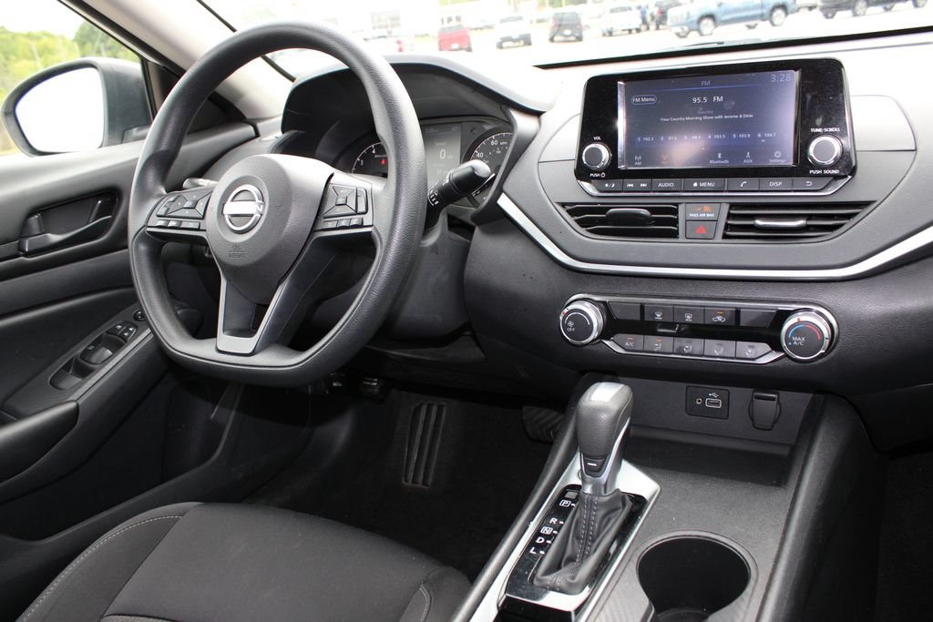 Used 2024 Nissan Altima 2.5 S FWD image 9