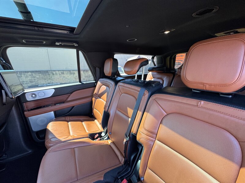 Used 2021 Lincoln Navigator L Reserve AWD/4WD image 35