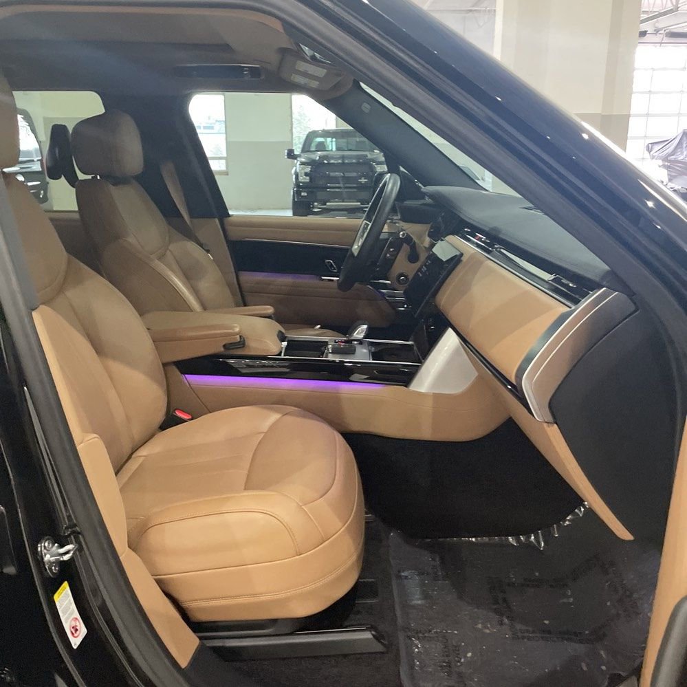 Used 2025 Land Rover Range Rover Long Wheelbase SE image 11