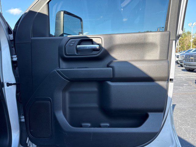 Used 2022 Chevrolet Silverado 2500 Custom w/ Custom Value Package image 12