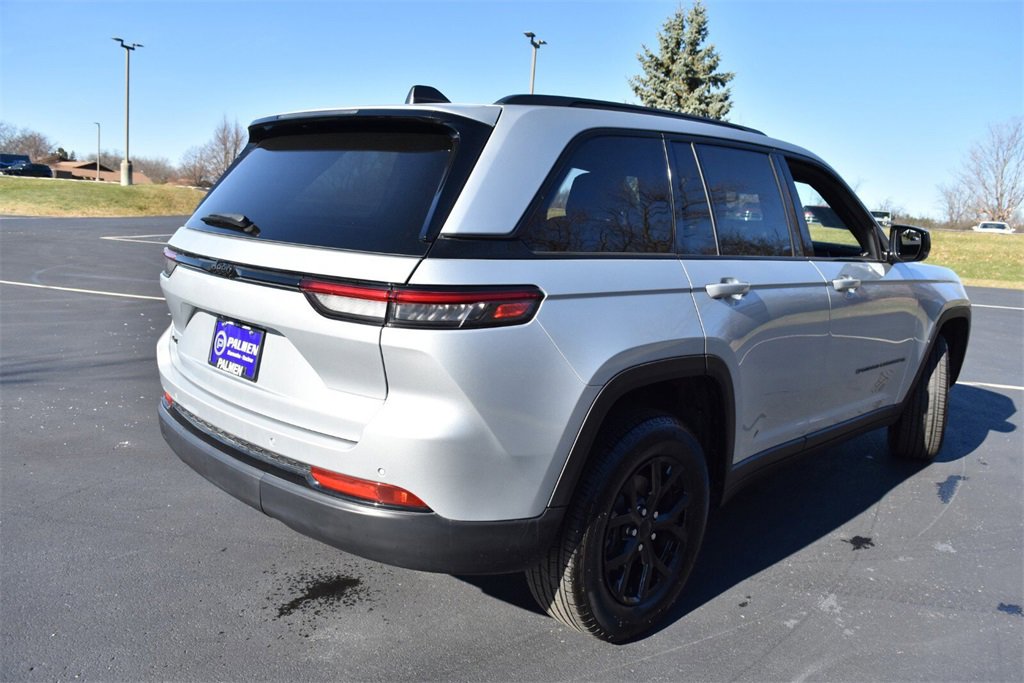 Used 2024 Jeep Grand Cherokee Altitude image 5