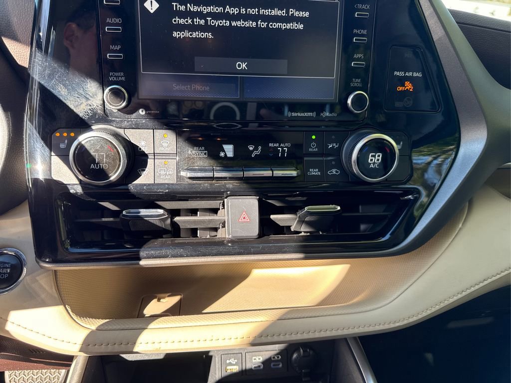 Used 2022 Toyota Highlander XLE image 32