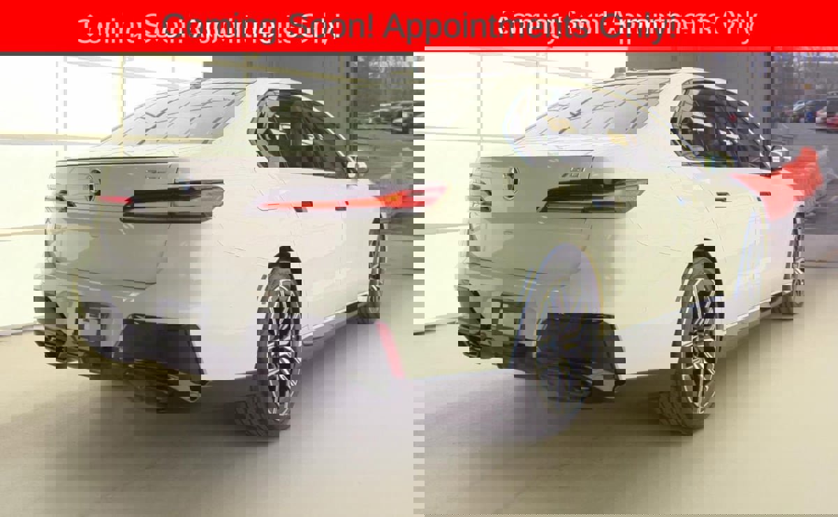 Used 2025 BMW 760i xDrive image 3